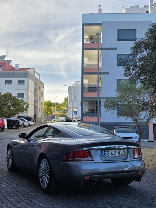 Aston martin vanquish V12