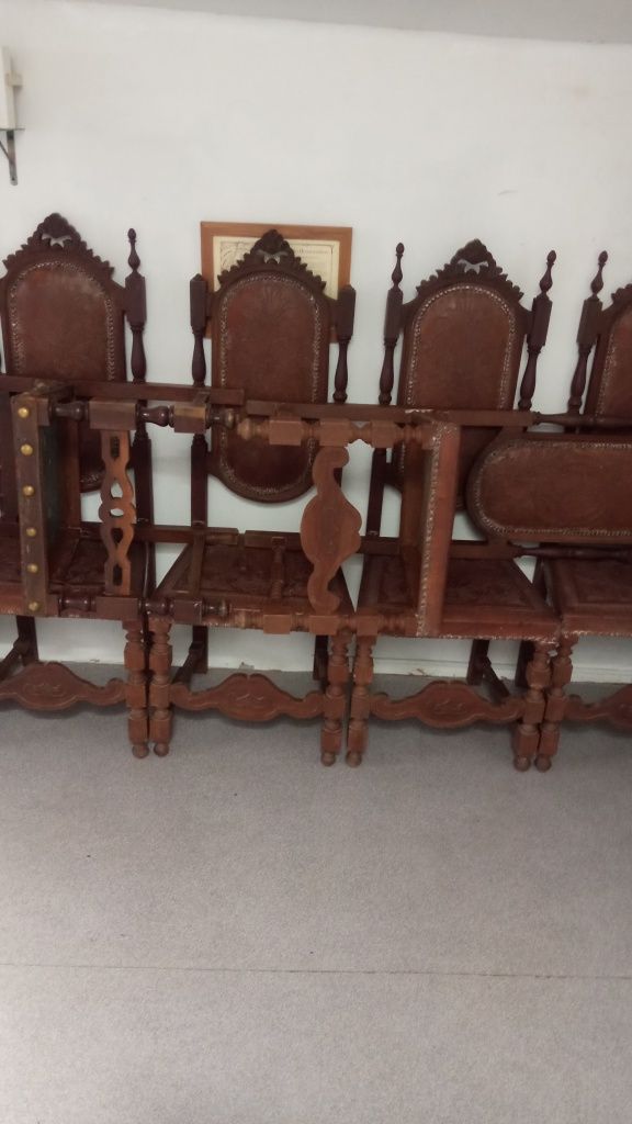 Vendo cadeira muito antigas