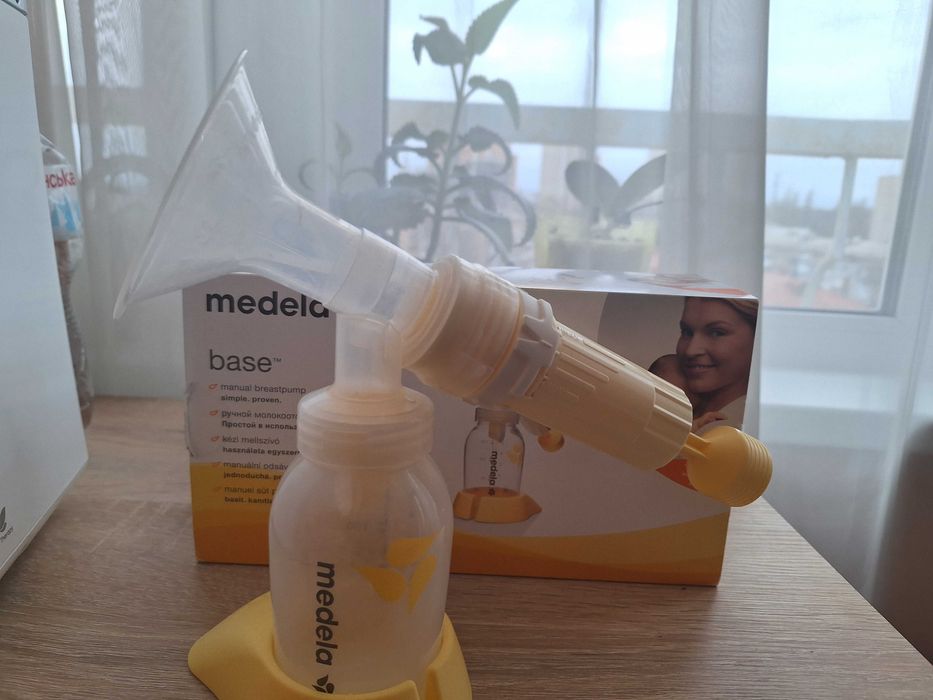 Продам механічний молоковідсмоктувач Medela base