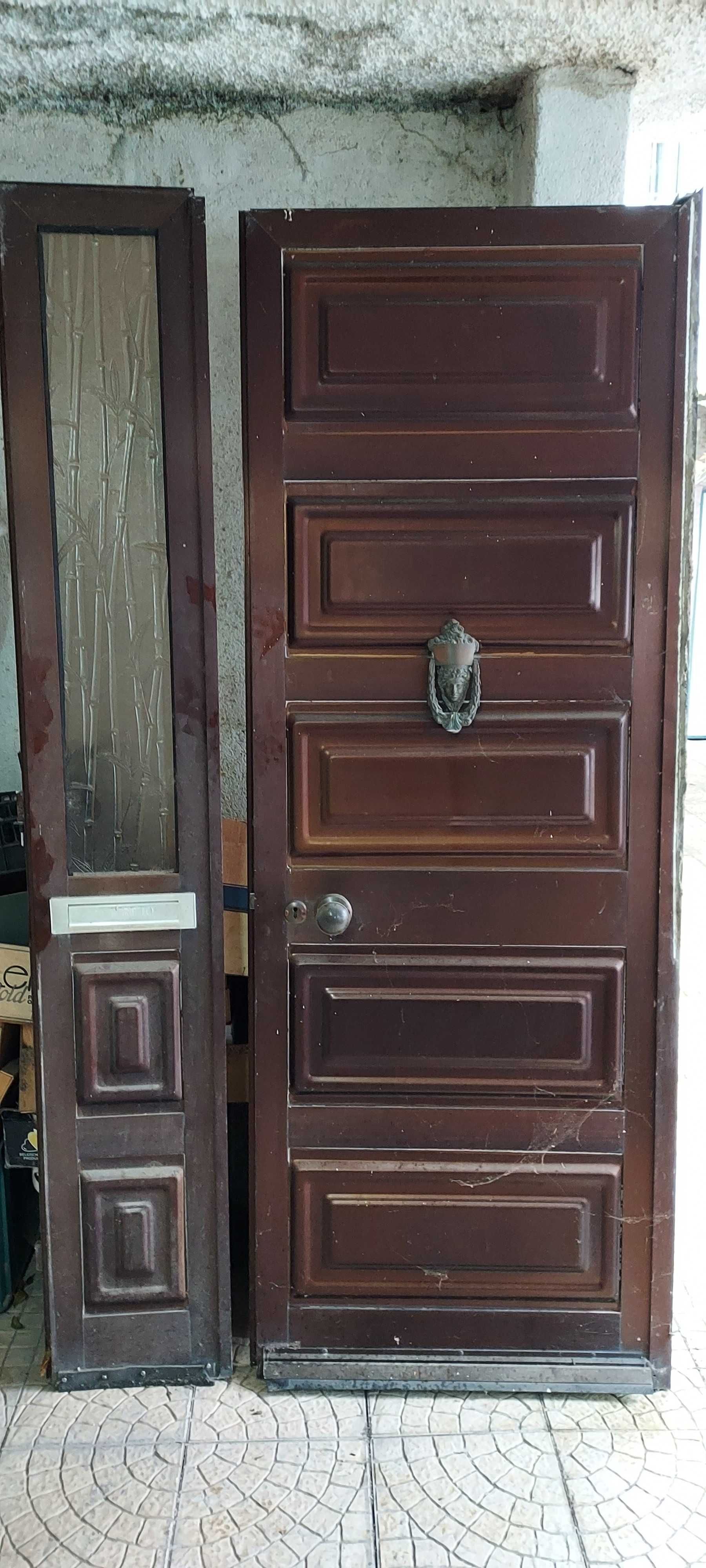 Porta de entrada em alumínio