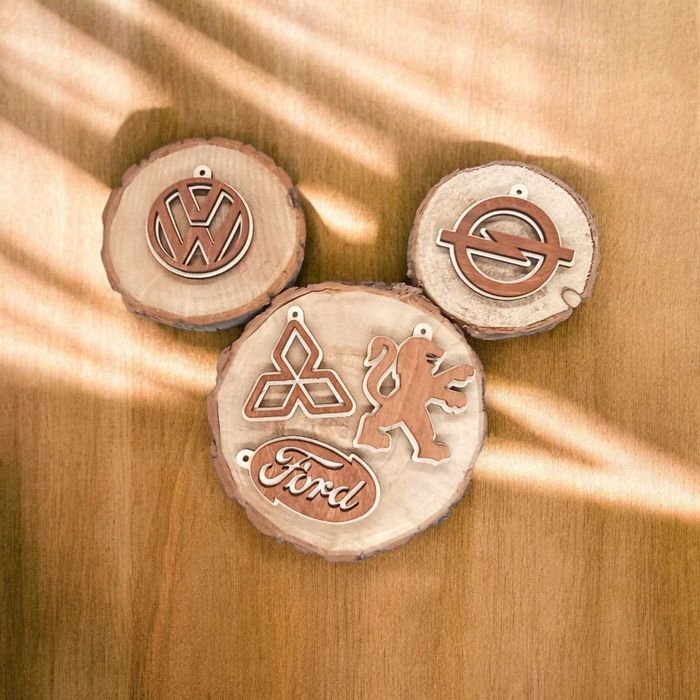 Drewniany Dwustronny Brelok do Kluczy - Marka Samochodu