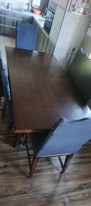 Stół drewniany plus 6 krzesel toczone