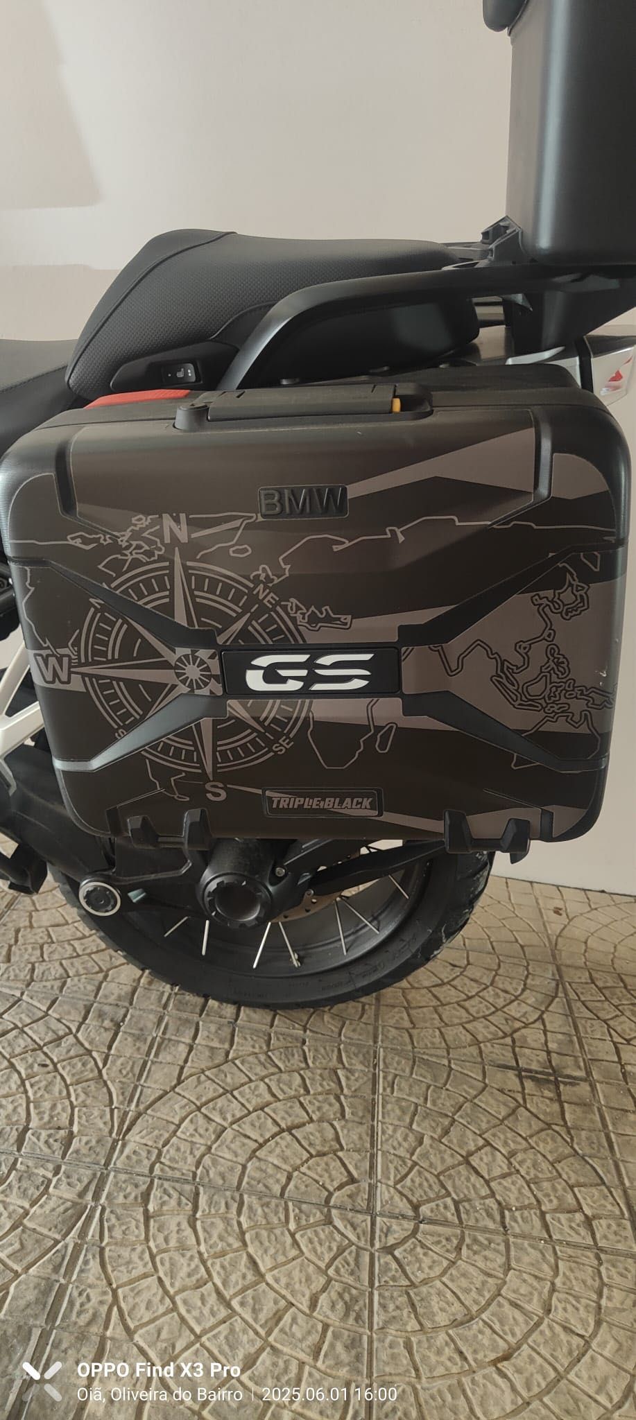 BMW GS 1250 Triple Black