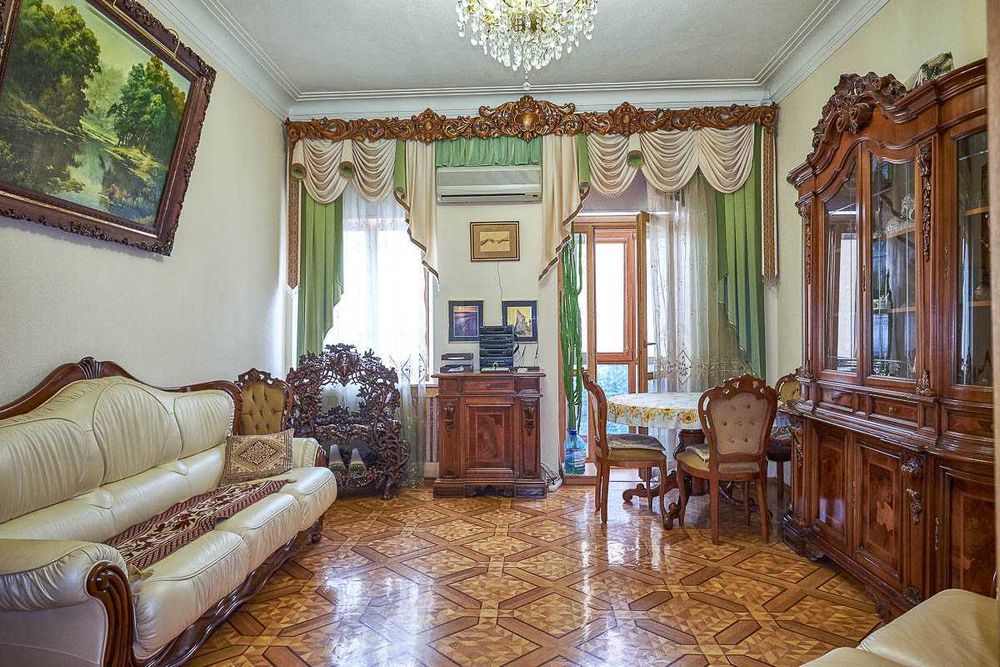 2к ул. Б. Хмельницкого 27. м. Золотые Ворота, Театральная, Университет