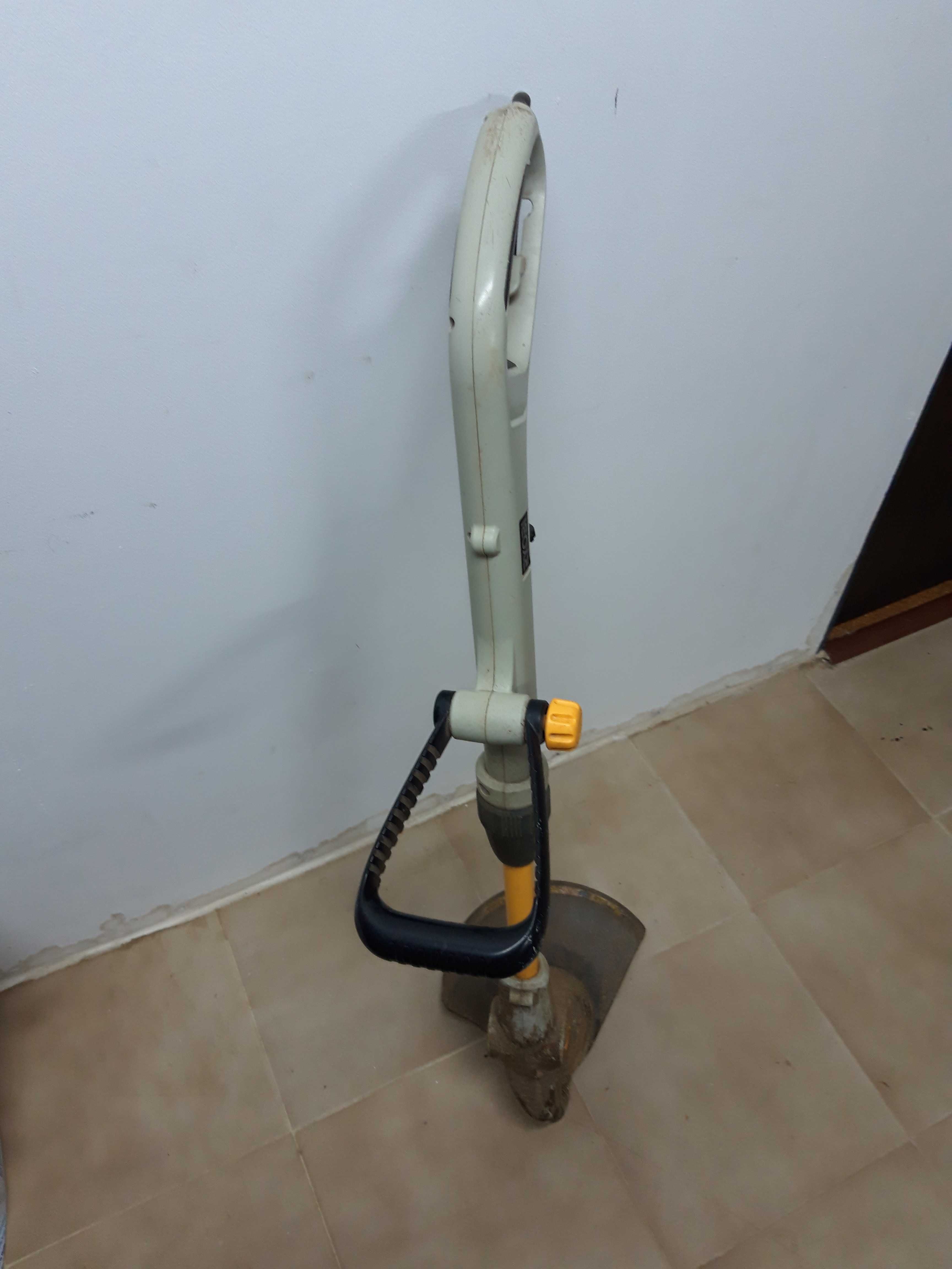 Aparador de relva RYOBI para peças