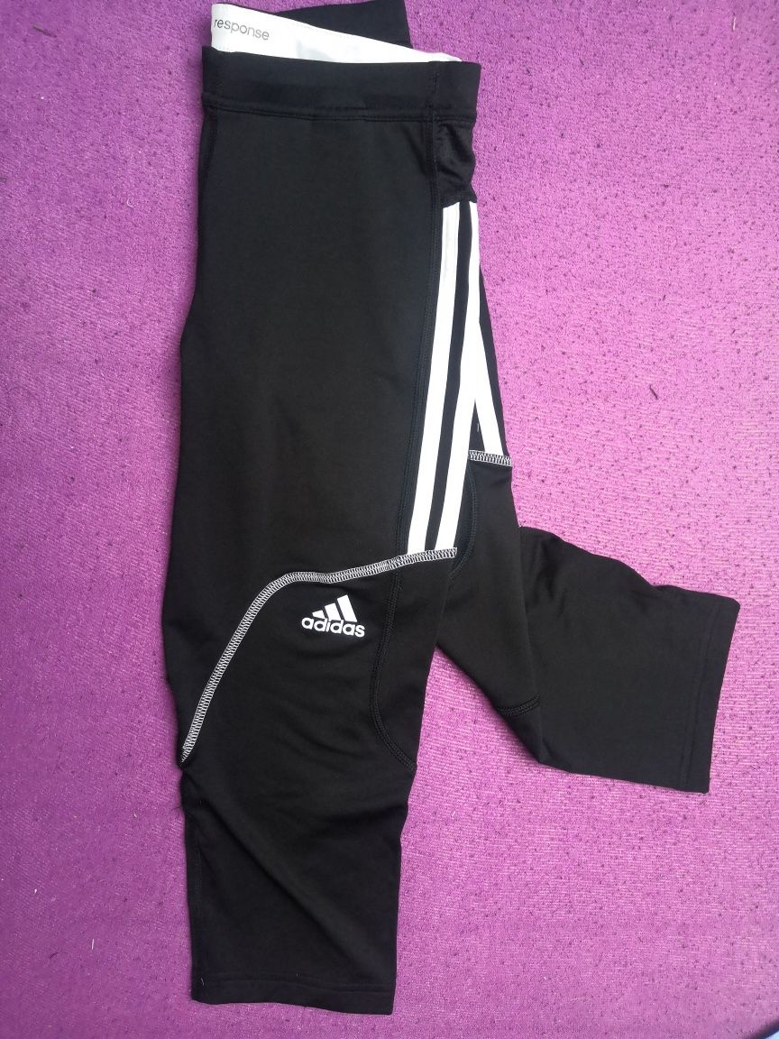 Leginsy adidas krótkie