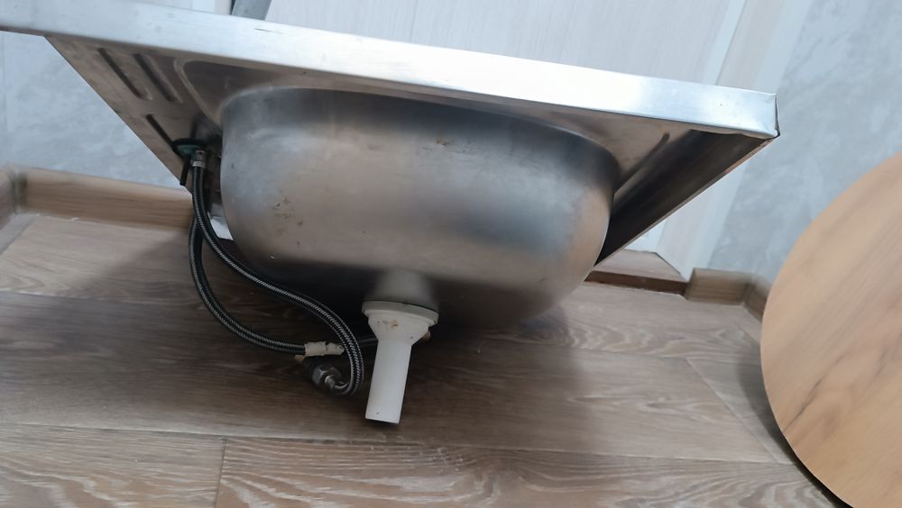 Кухонна Накладна  Мийка  500/500 з Нержавіючої сталі зі Змішувачем б/у