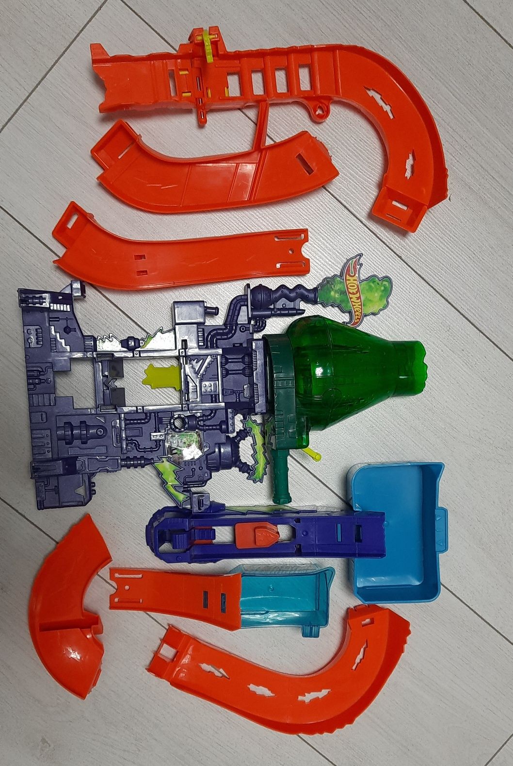 Трек Hot wheels "Наукова лабораторія - зміни колір"