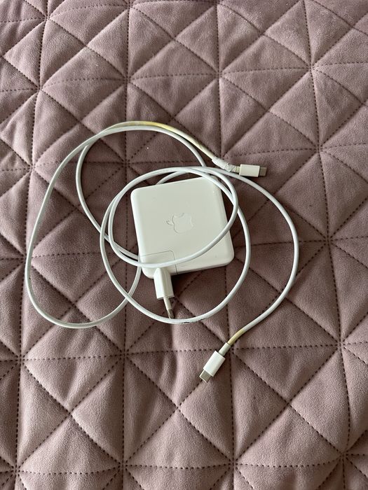 Оригінальне зарядне для MacBook Pro (2019)
