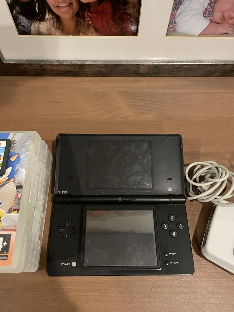 Nintendo DSi + 7 Jogos