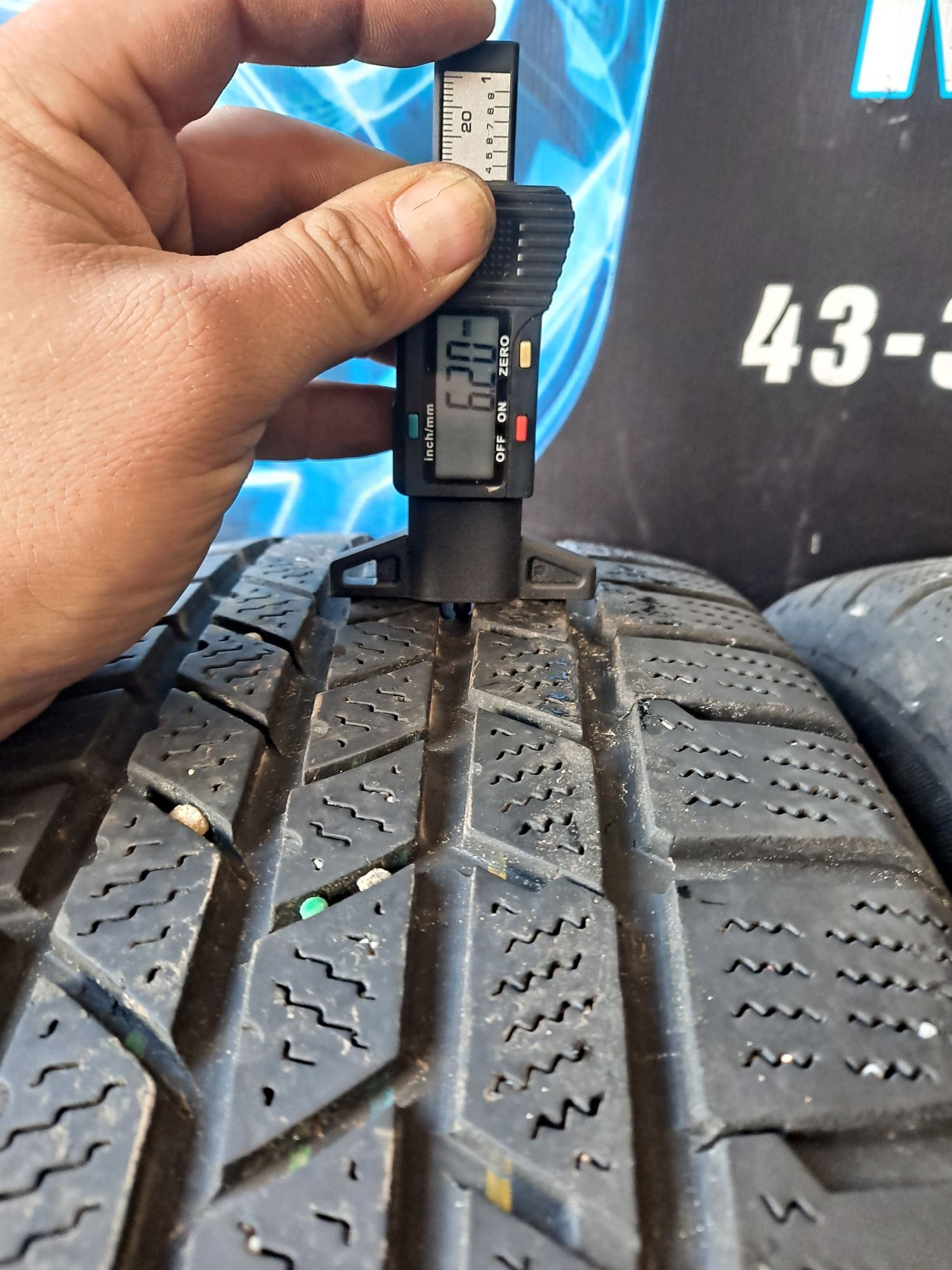 225/65/17 Opony zimowe Continental Para