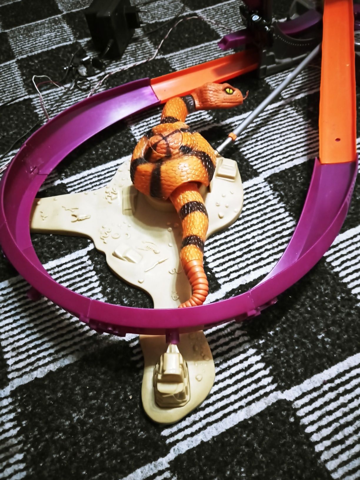 Tor hot wheels zemsta węża