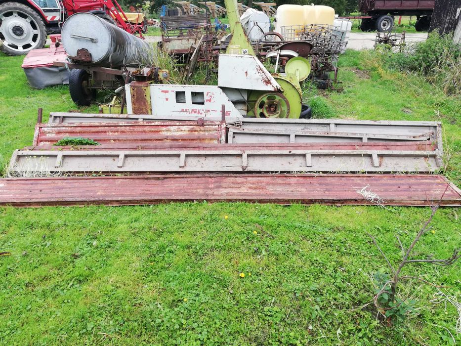 Sieczkarnia class jaguar i burty z nadstawkami do przyczepy d55