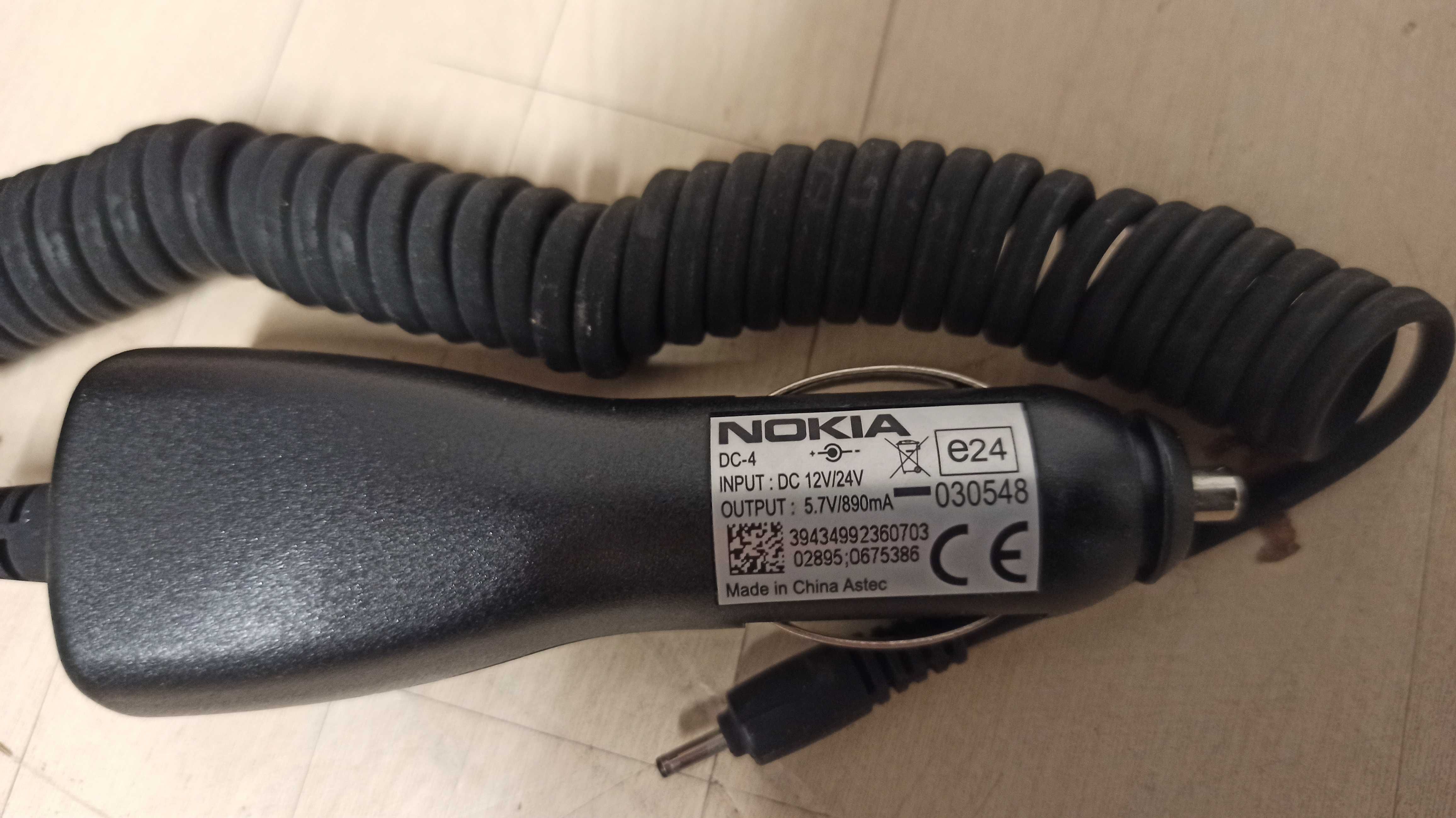 Oryginalna ładowarka samochodowa Nokia DC-4 z cienkim bolcem