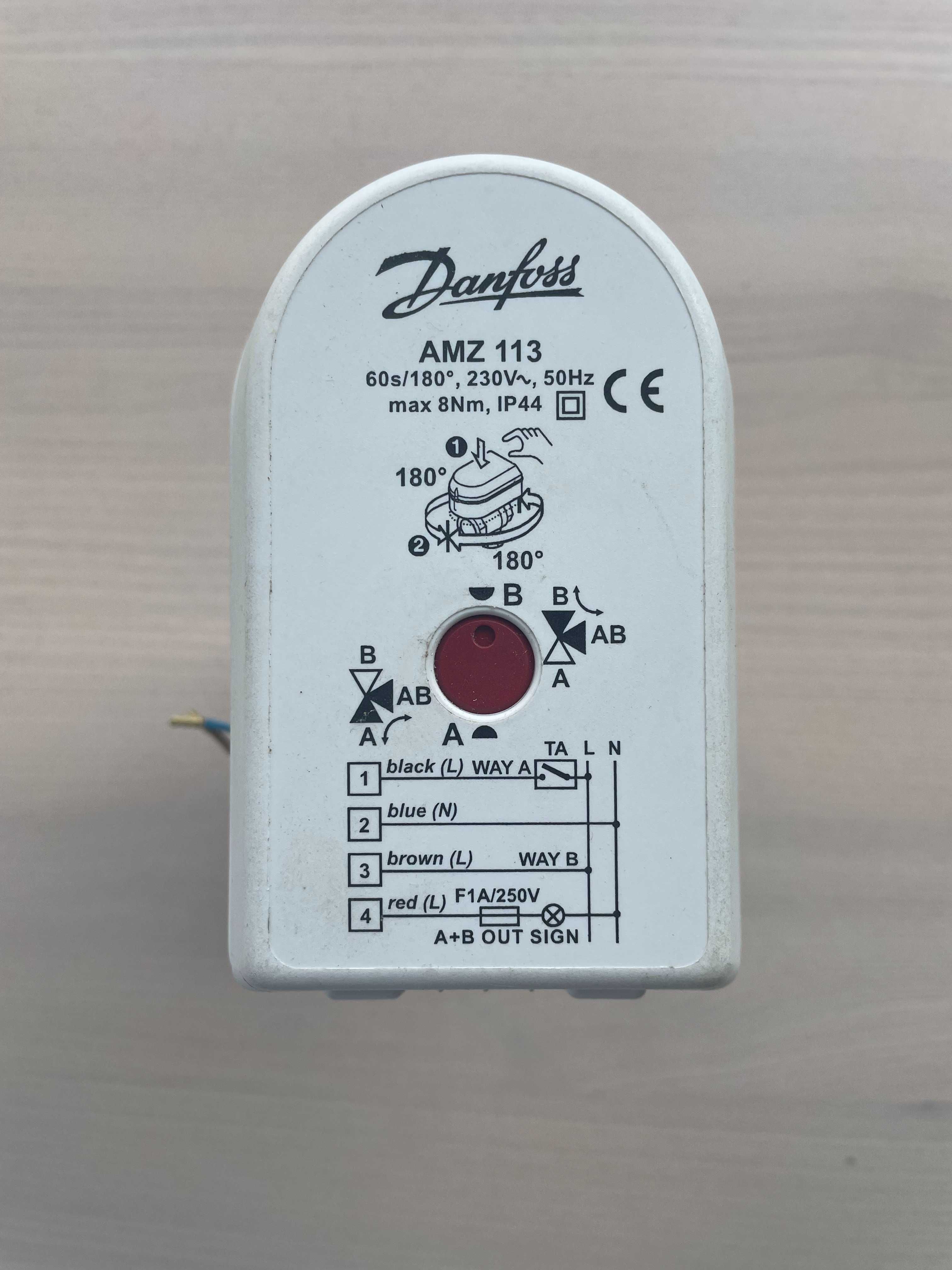 Zawór trójdrożny z siłownikiem  Danfoss AMZ 113 230V DN 20 (3/4 cala}