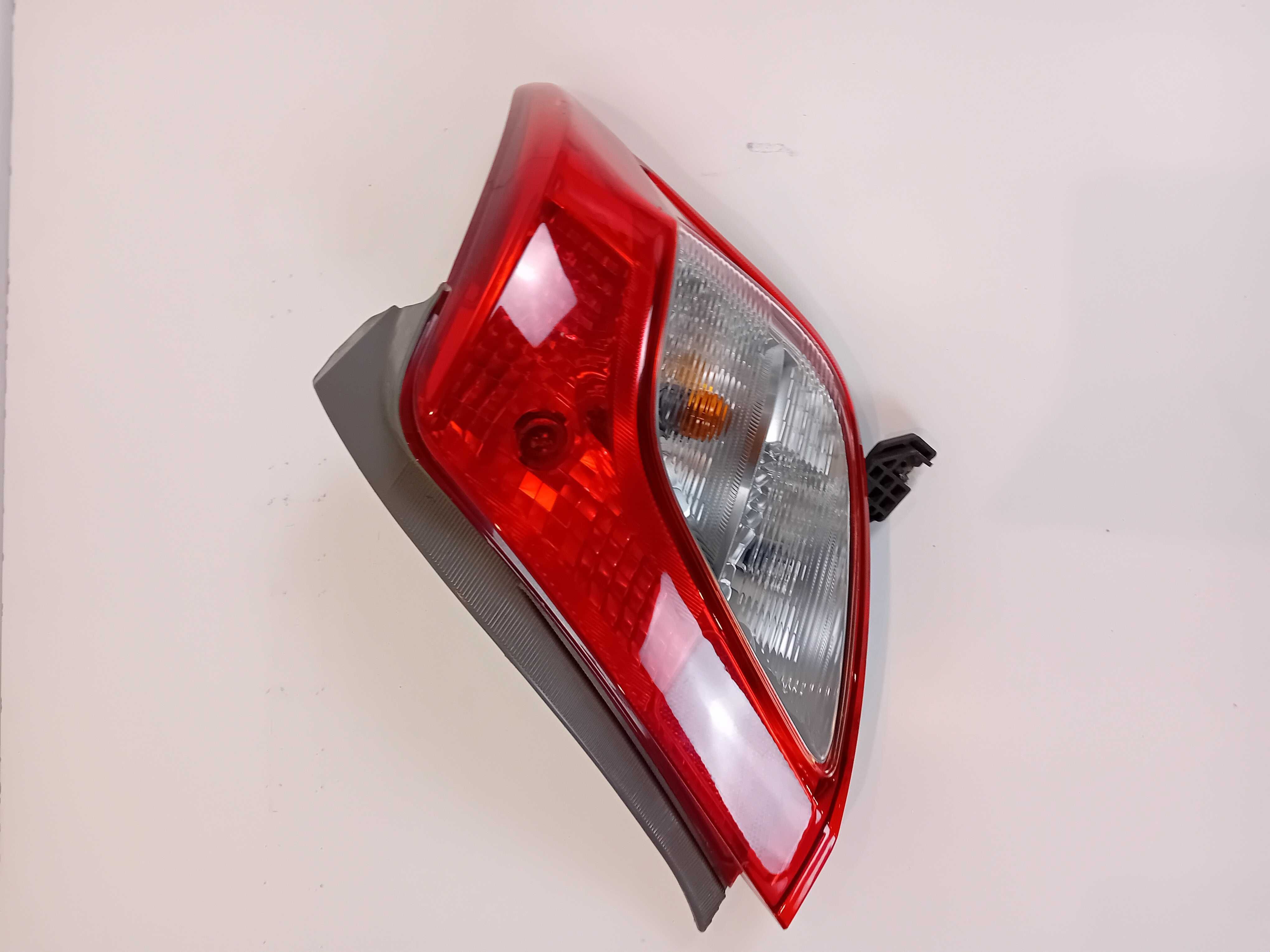 Lampa Prawa Tył Toyota Yaris III 11/14 r