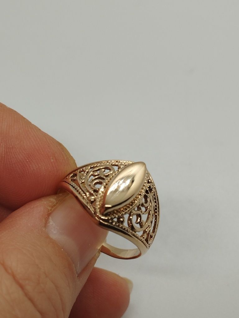 Золотой перстень 4.13 грамма 19 размер