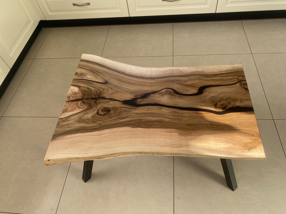 Stolik kawowy orzech zywica  80 cm x 45 cm