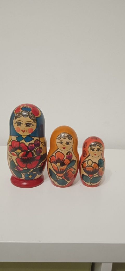 Bonecas de madeira