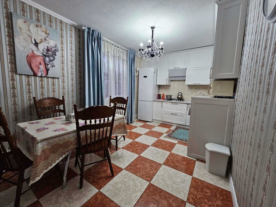 Продаємо  гарну частину будинку з окремим двором на Мальованці