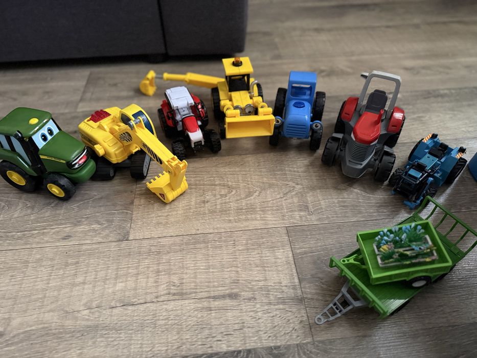 Набір з тракторів