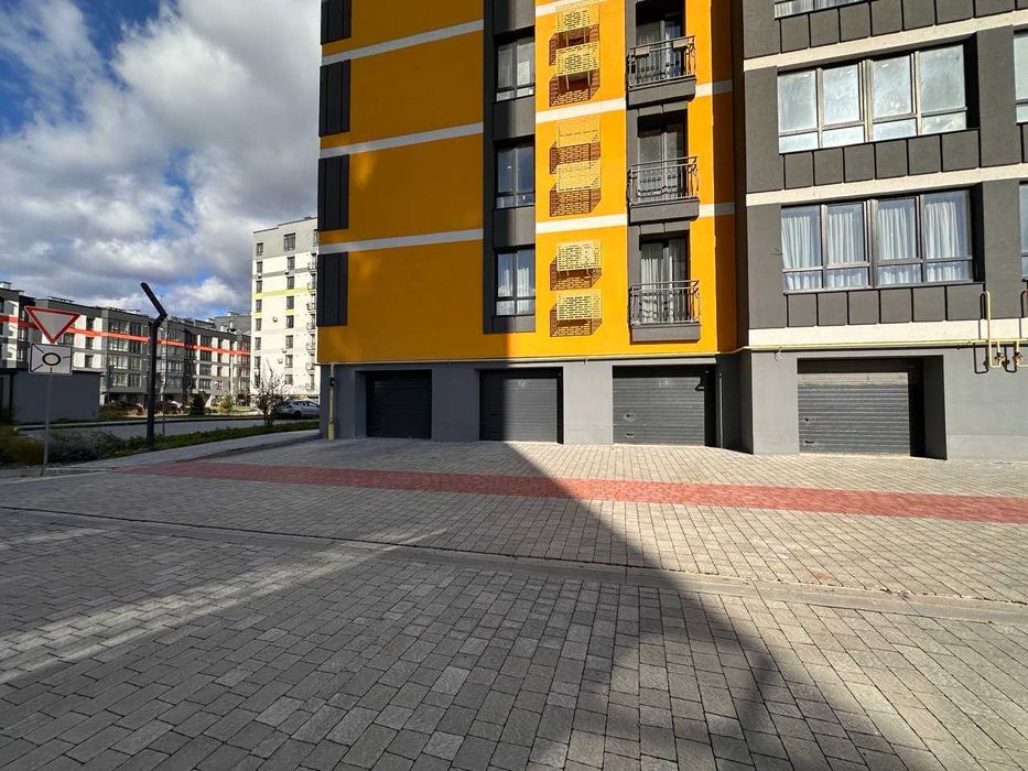 Гараж з гарним заїздом Національної Гвардії