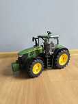 Nowy model traktor John Deere bruder