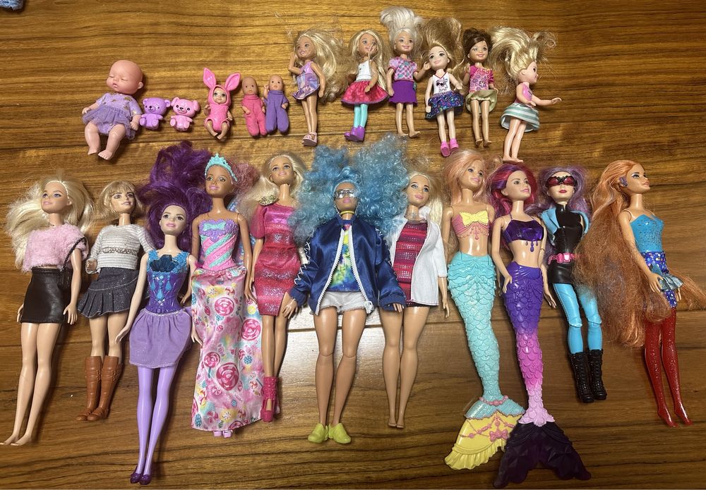 Duży zestaw Barbie-samochody, meble, ubrania, buty