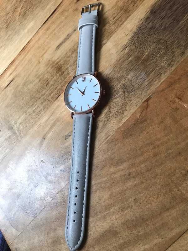 modny damski zegarek nowy