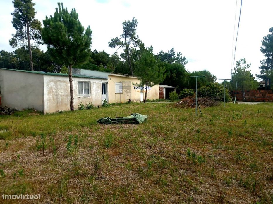 Moradia T1 inserida lote terreno 646m² Pataias