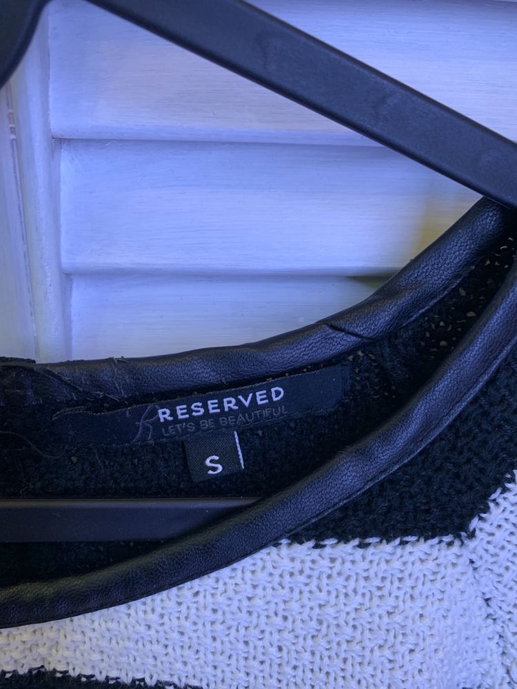 Sweterek w paski reserved s czarno białe