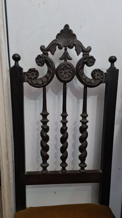 Cadeira estilo torcidos e tremidos