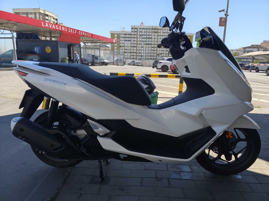 Aluguel de motas (PCX, VISION) renting a bike