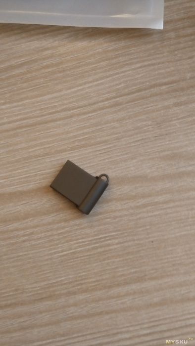 USB флешка в формате «микро» на 32Гб