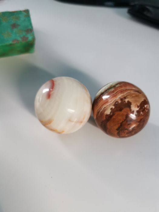 Dwie kule onyksynowe