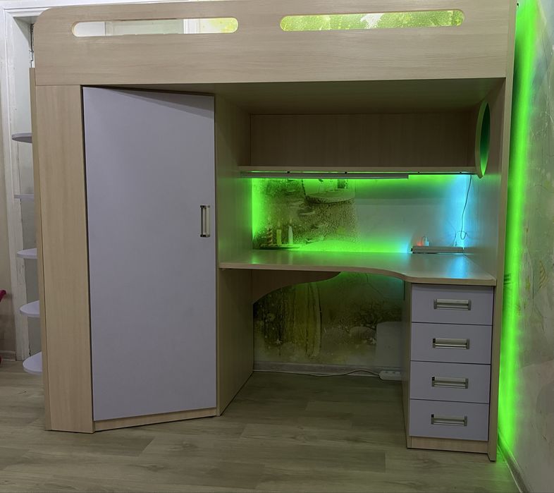 Ліжко-чердак/ярусне ліжко з шафою і робочим місцем