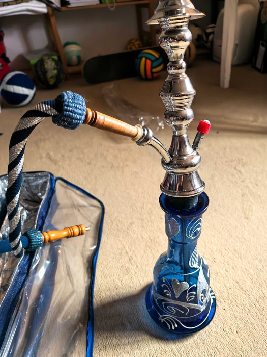 Cachimbo de água em excelente estado de conservação.