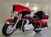 Модель "Harley-Davidson FLHTK Electra Glide 2013" 1/12 (Maisto)