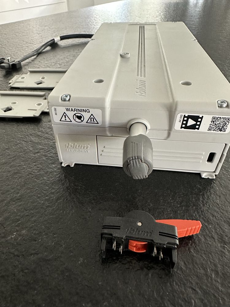 siłownik Blum servo drive flex do zmywarki , lodówki itd. Jak nowy.