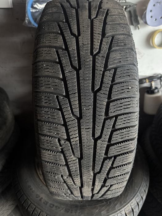 Продам зимову гуму NOKIAN 215/60/16