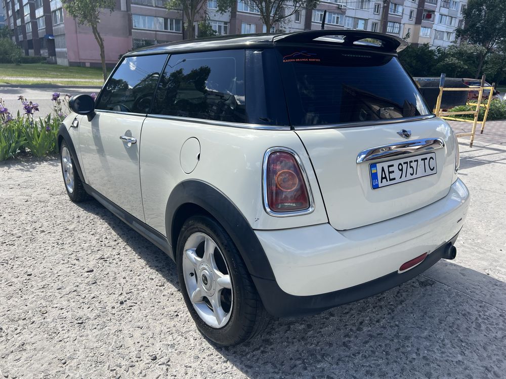 Продам авто Mini Cooper Hatch 2010