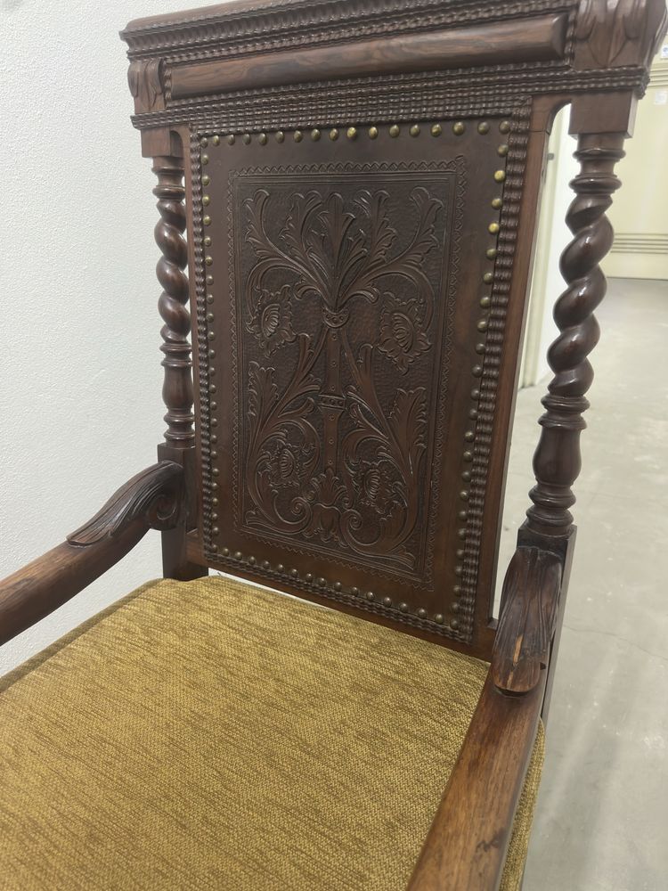 Cadeirão de braços em pausanto