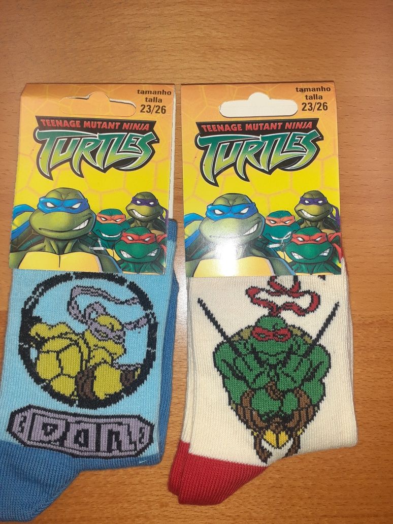 Lote de 4 pares de meias das tartarugas ninjas. Tamanho 23-26