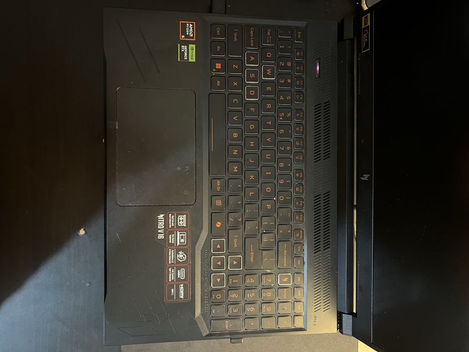 Laptop Acer Nitro V16 + mysz + sluchawki + kontroler