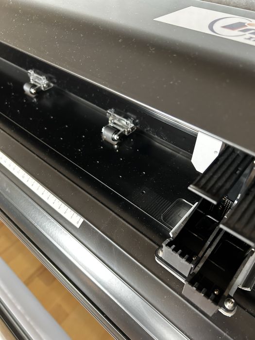 Ploter InvenJet 1250CZ-2H o szer. druku 120 cm z głowicami