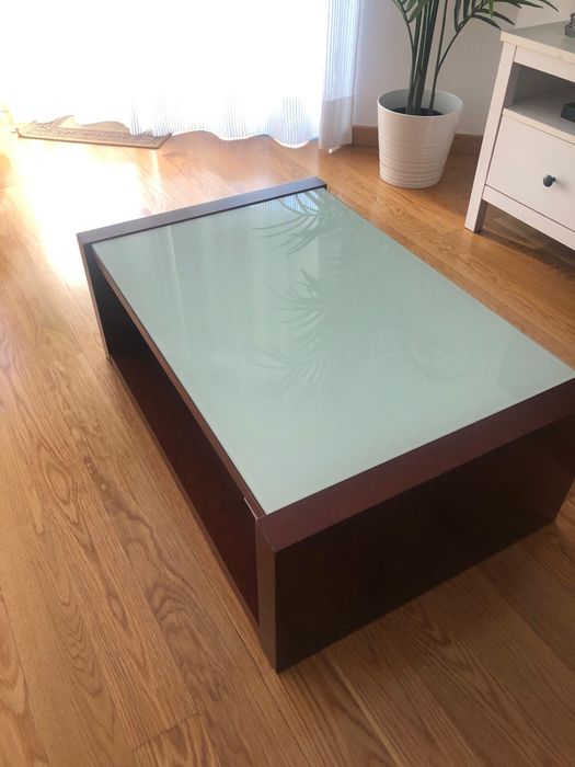Mesa de centro cerej. com vidro