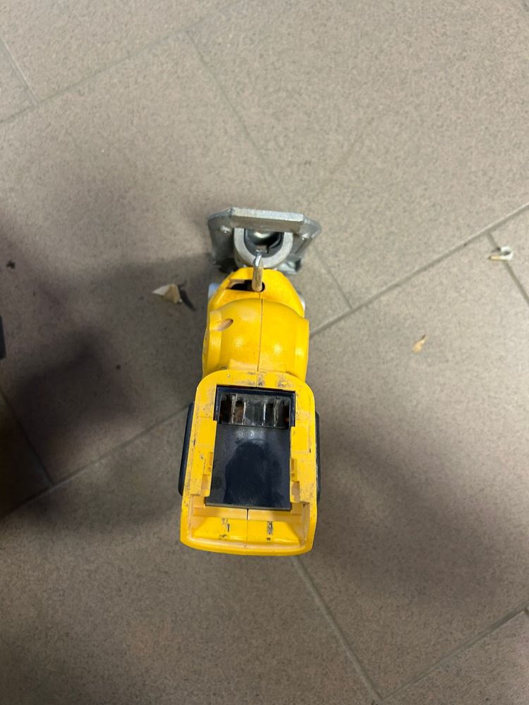Wyrzynarka dewalt DCS 331