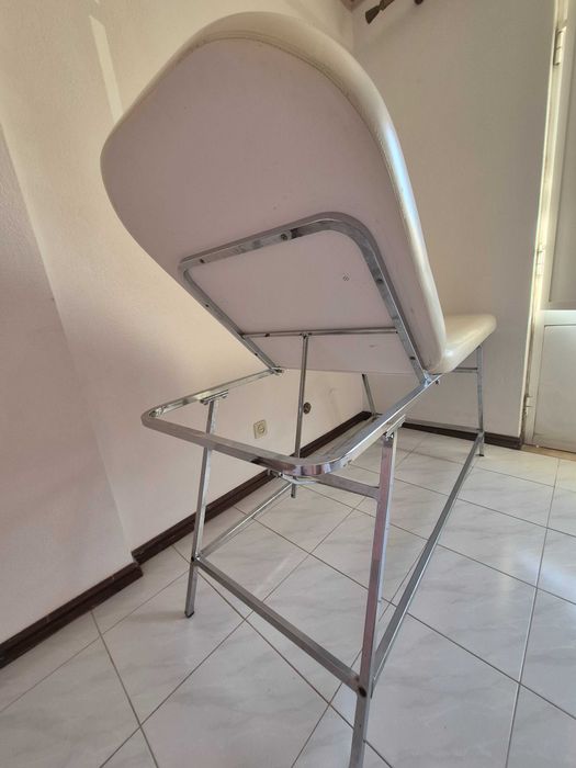 Mesa de massagem profissional branca