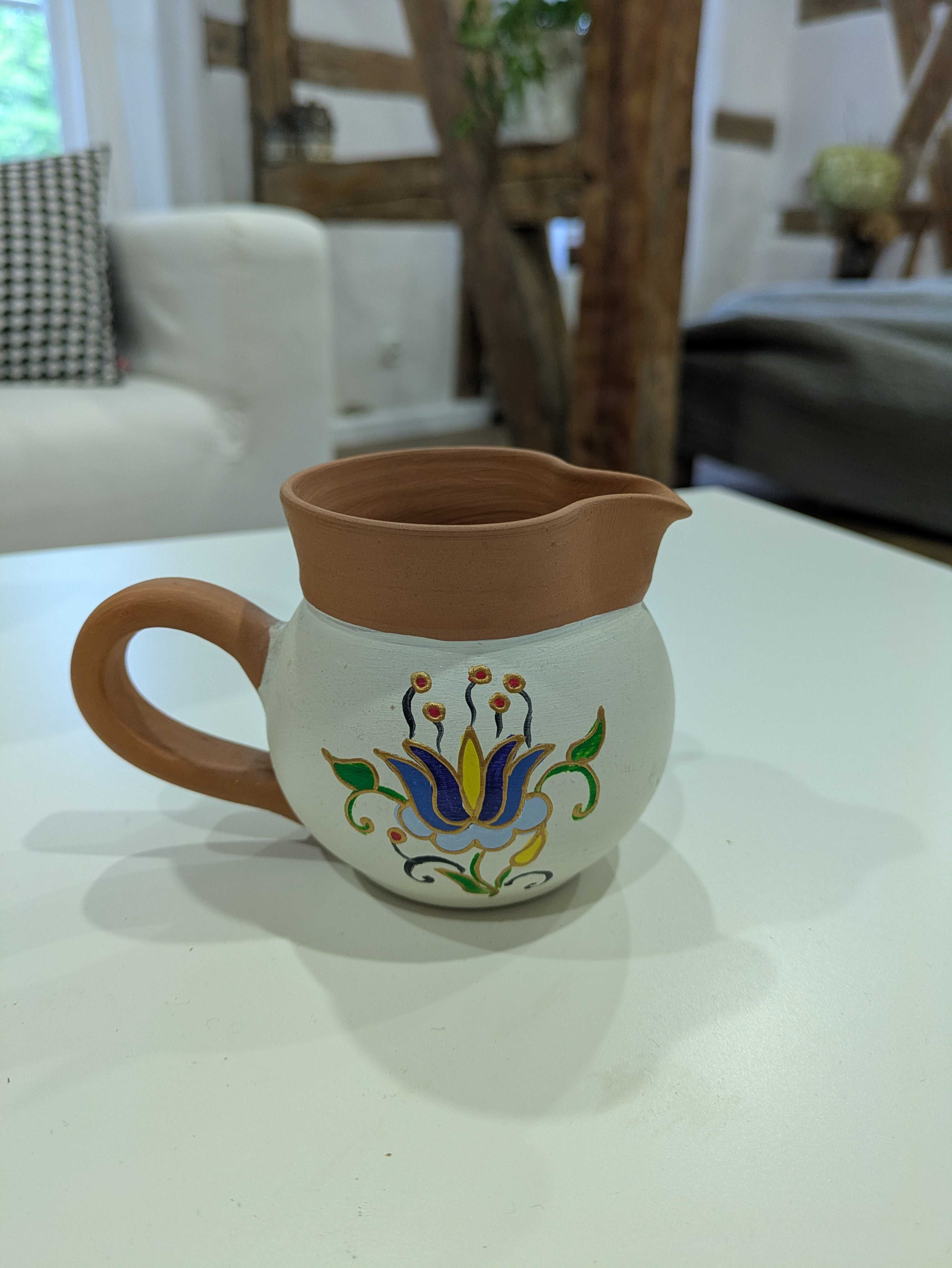 Ręcznie malowane kaszubskie dzbanki ceramiczne – komplet 2 sztuki