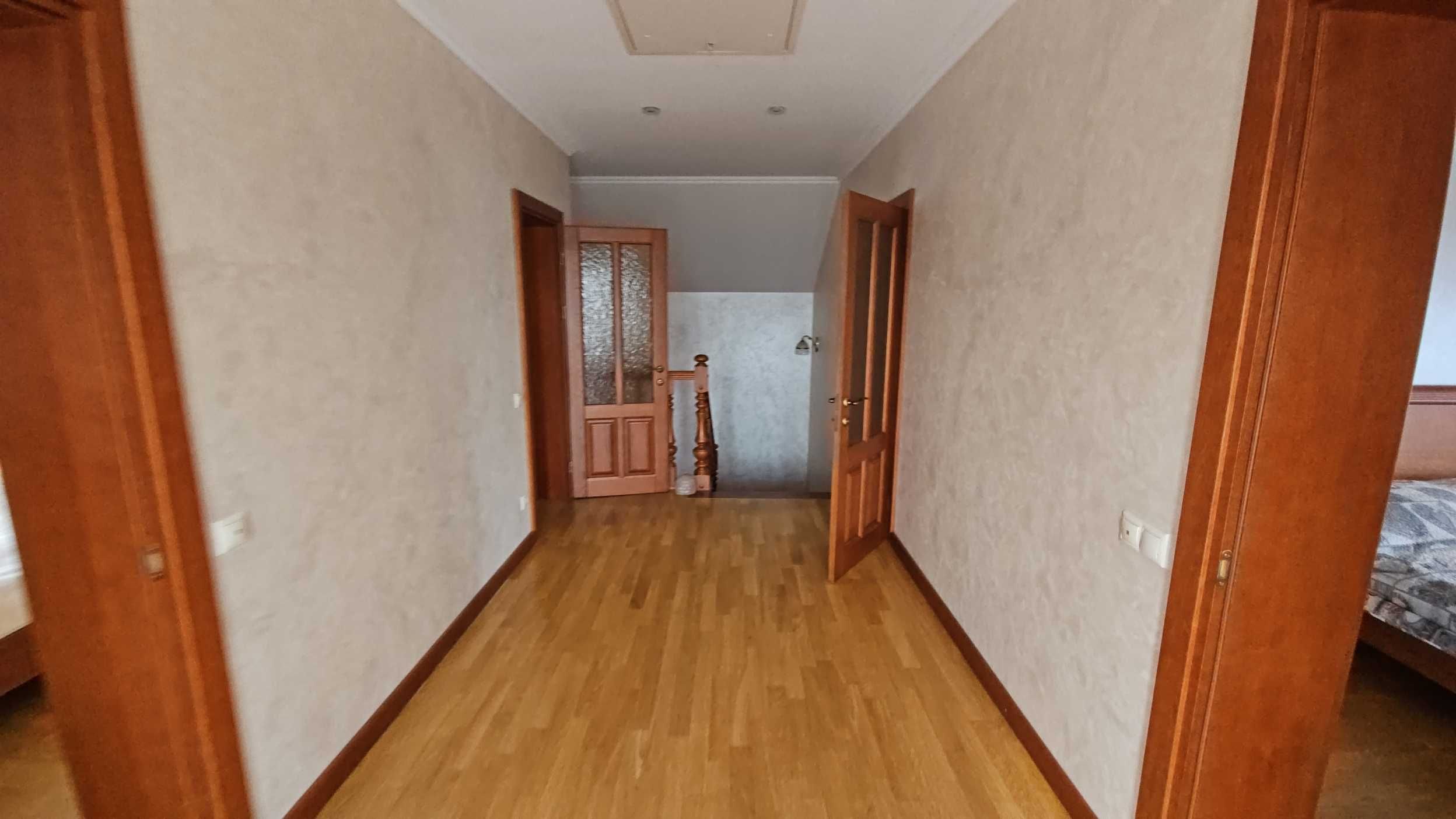 Новий сучасний, котедж в селі  – з усім заходь та живи. Є відеоогляд